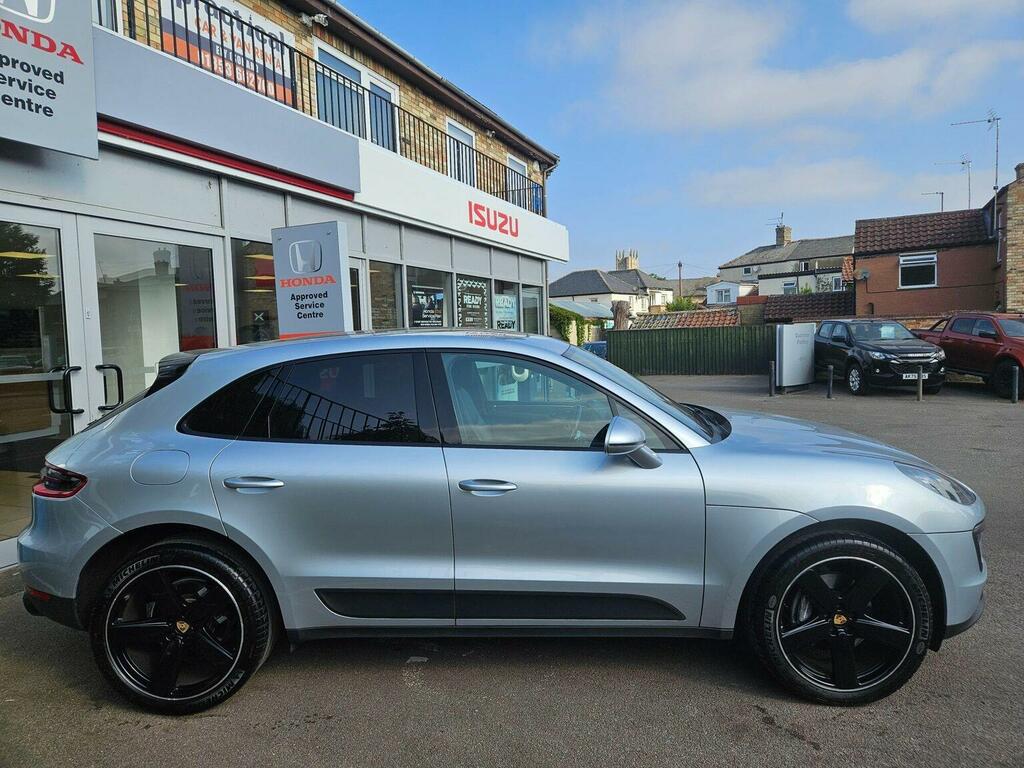 Porsche Macan 2018 2.0 Pdk 242 Bhp Black #8