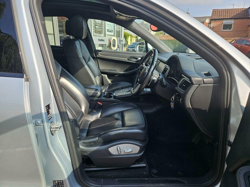 Porsche Macan 2018 2.0 Pdk 242 Bhp Black #16