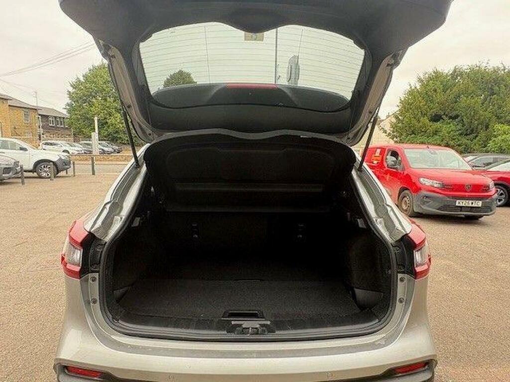 Nissan Qashqai Hatchback #29