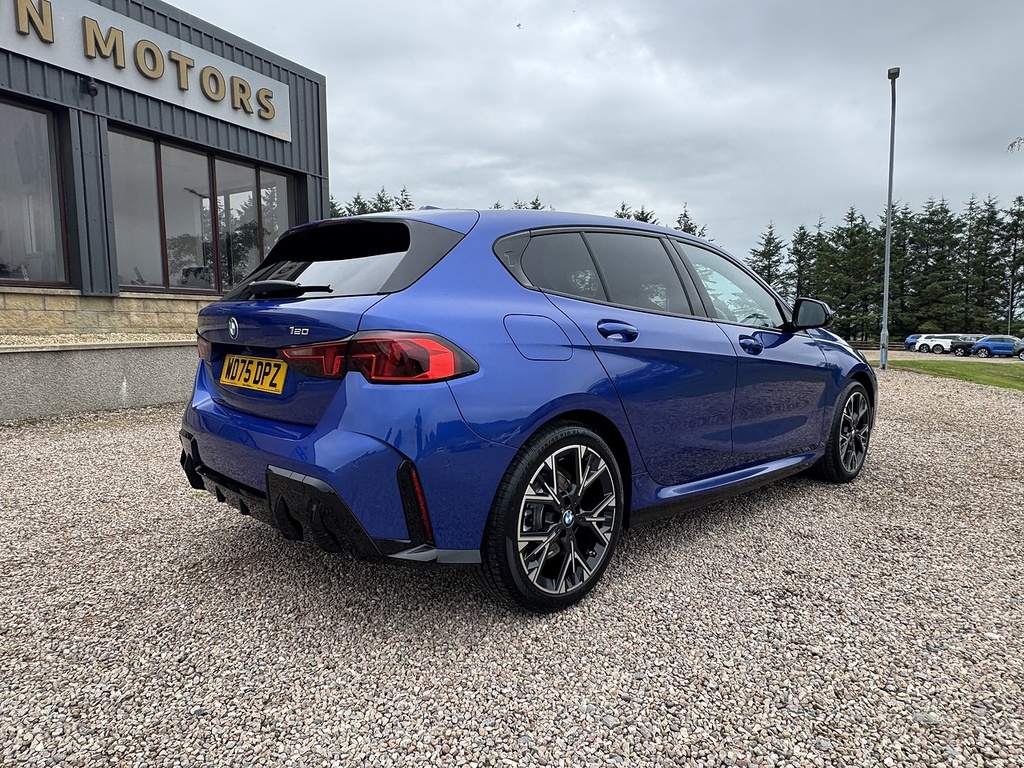 BMW 1 Series Hatchback WD75DPZ Blue #4