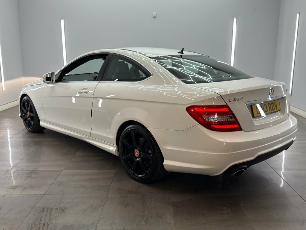 Mercedes-Benz C Class 2.1L Amg Sport White #5