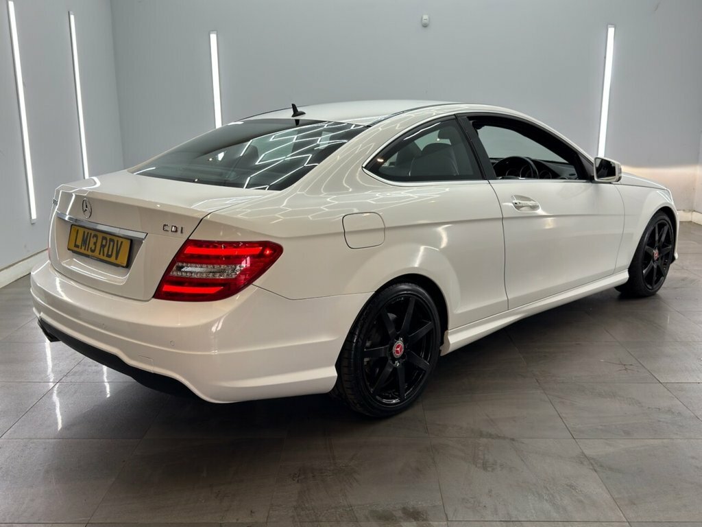 Mercedes-Benz C Class 2.1L Amg Sport White #4