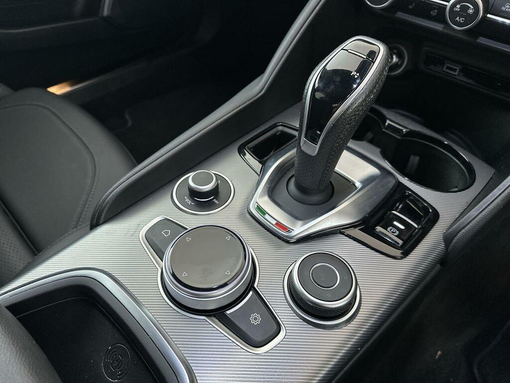 Alfa Romeo Giulia 2.0T Tributo Italiano Saloon Euro #15