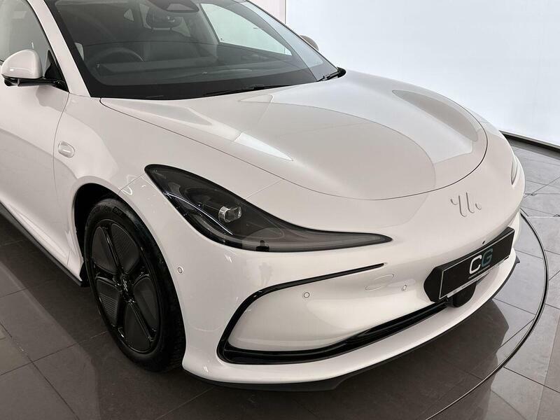 MG IM5 75Kwh Standard Range Saloon Grey #6