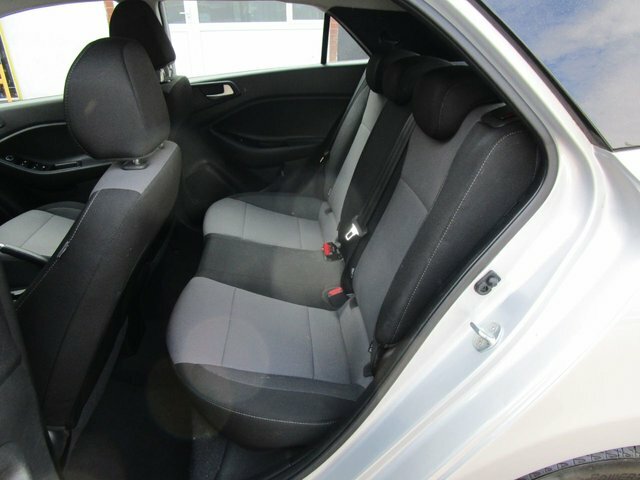 Hyundai I20 White #15