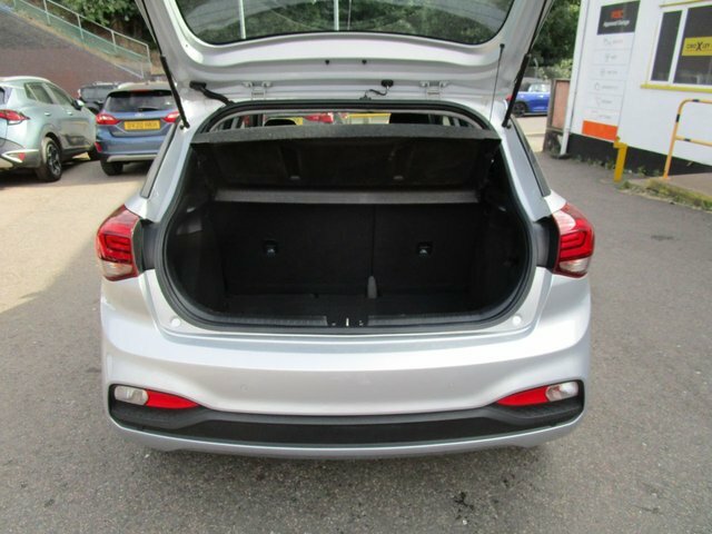 Hyundai I20 White #14