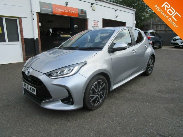 Toyota Yaris 1.5 Vvt-h Design Hatchback Hybrid E-cvt YE23WZM Silver #3