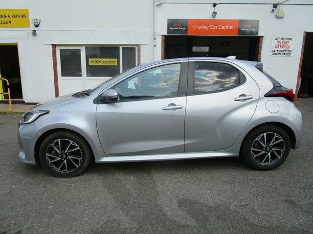 Toyota Yaris 1.5 Vvt-h Design Hatchback Hybrid E-cvt YE23WZM Silver #4