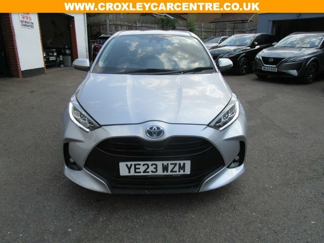 Toyota Yaris 1.5 Vvt-h Design Hatchback Hybrid E-cvt YE23WZM Silver #2