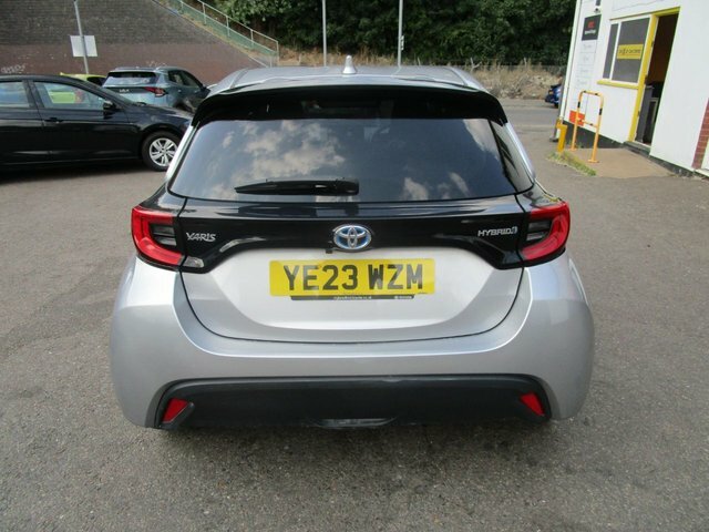 Toyota Yaris 1.5 Vvt-h Design Hatchback Hybrid E-cvt YE23WZM Silver #6