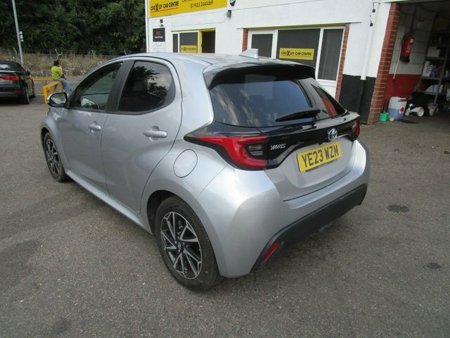 Toyota Yaris 1.5 Vvt-h Design Hatchback Hybrid E-cvt YE23WZM Silver #5