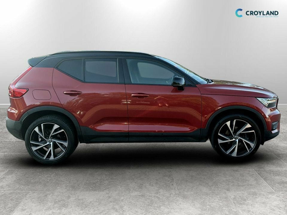 Volvo XC40 1.5L R-design Pro Red #2