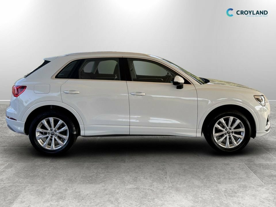 Audi Q3 1.5L Sport VE69VCX White #2