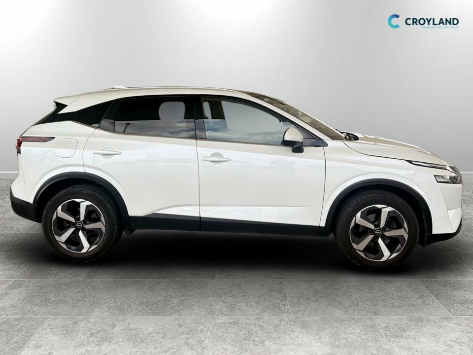 Nissan Qashqai 1.3L N-connecta DN24NWW White #2