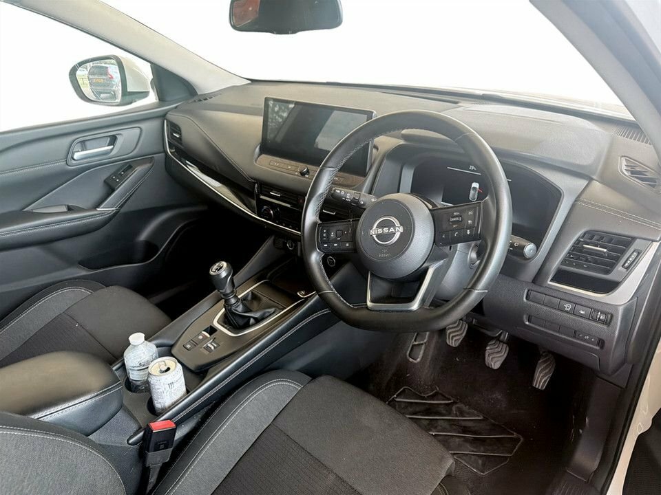 Nissan Qashqai 1.3L N-connecta DN24NWW White #4