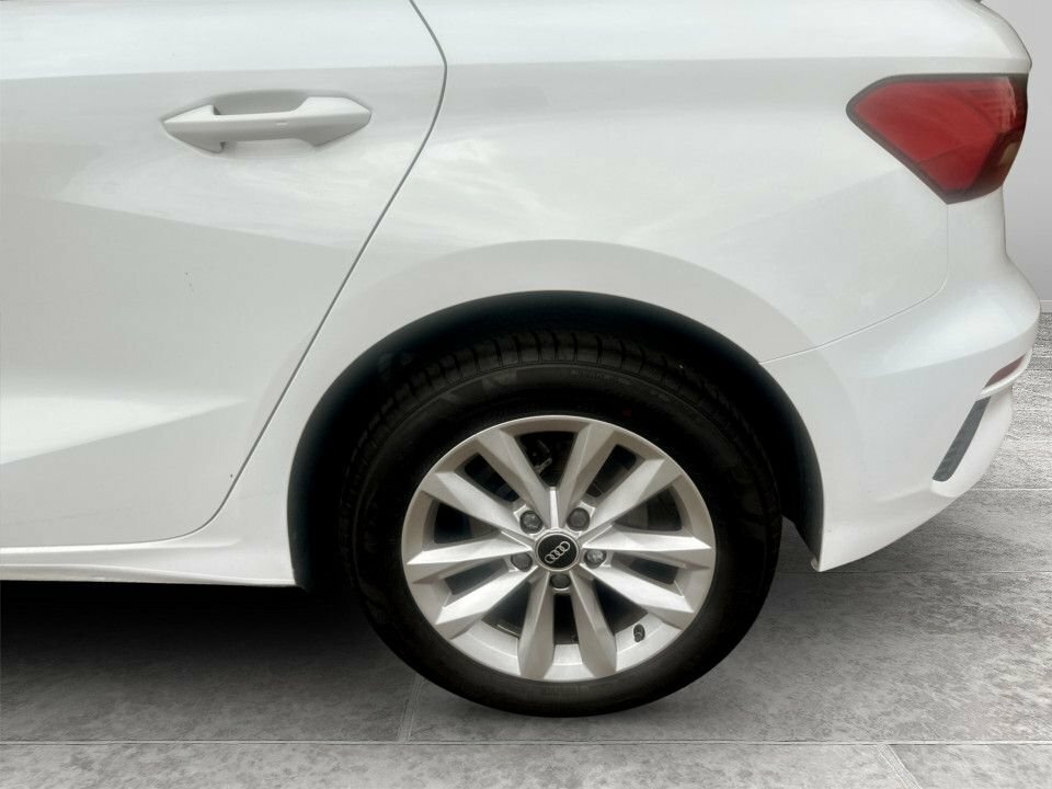 Audi A3 1L Technik YC21JRV White #4
