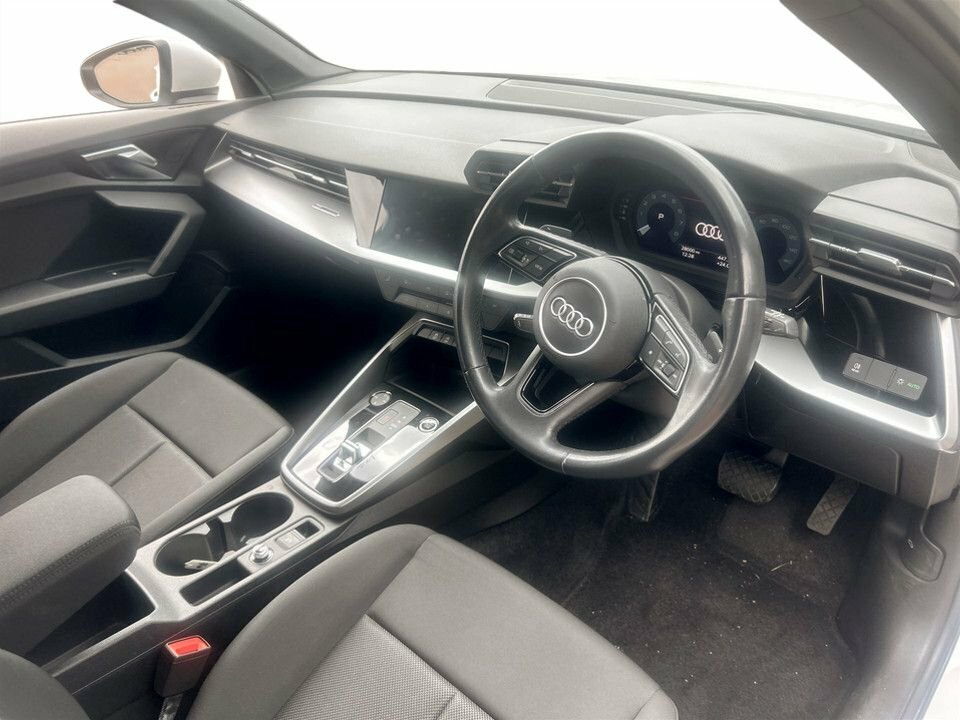 Audi A3 1L Technik YC21JRV White #5