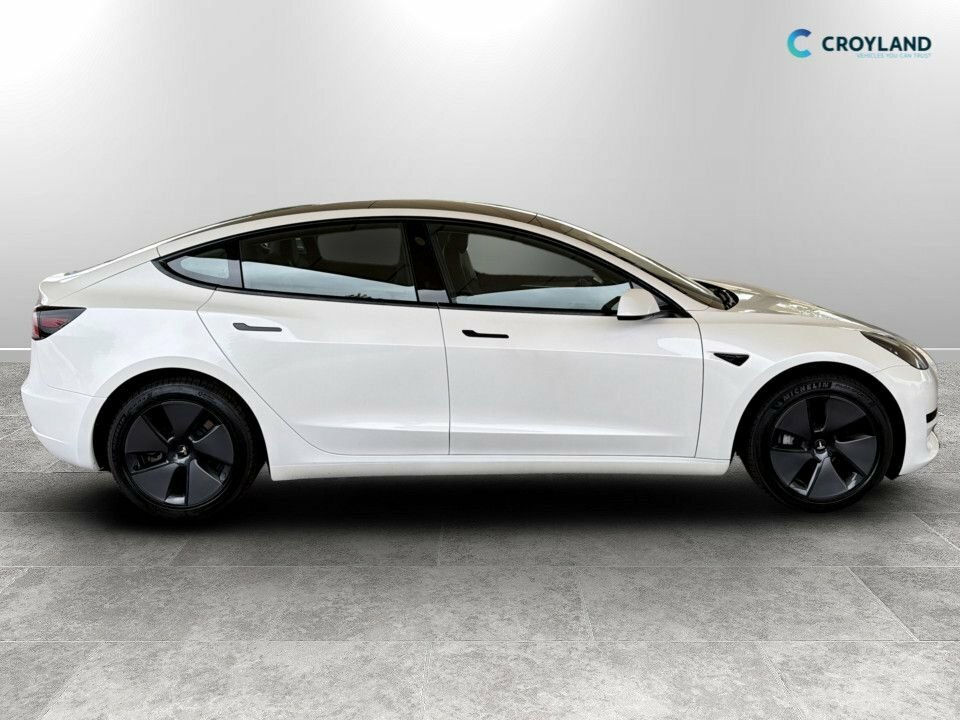 Tesla Model 3 Saloon MT72YJG White #2