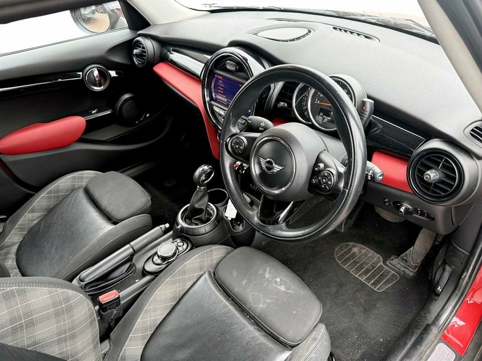 Mini Hatch 1.5L Cooper D Red #5