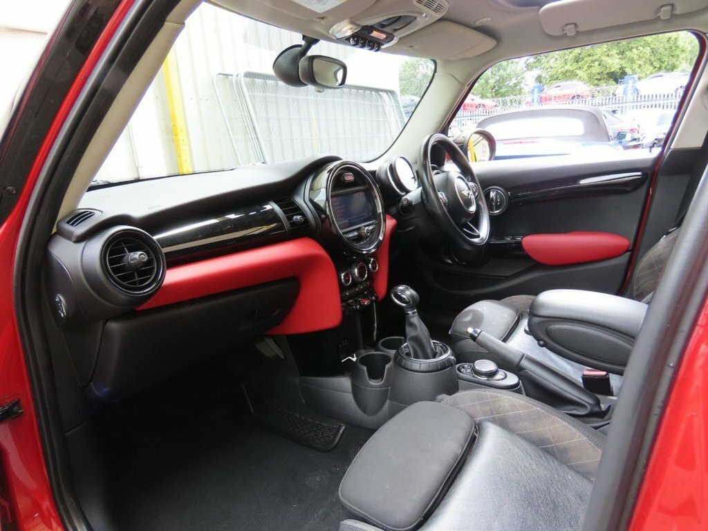Mini Hatch 1.5L Cooper D Red #3