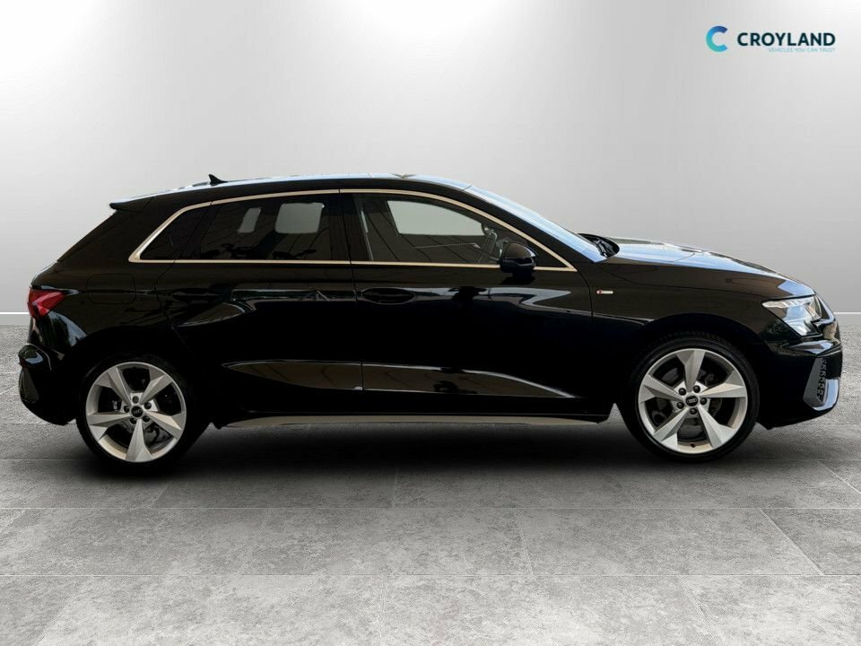 Audi A3 1L S Line SD23WZG Black #2