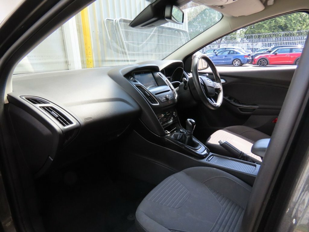 Ford Focus 1L Titanium Grey #3