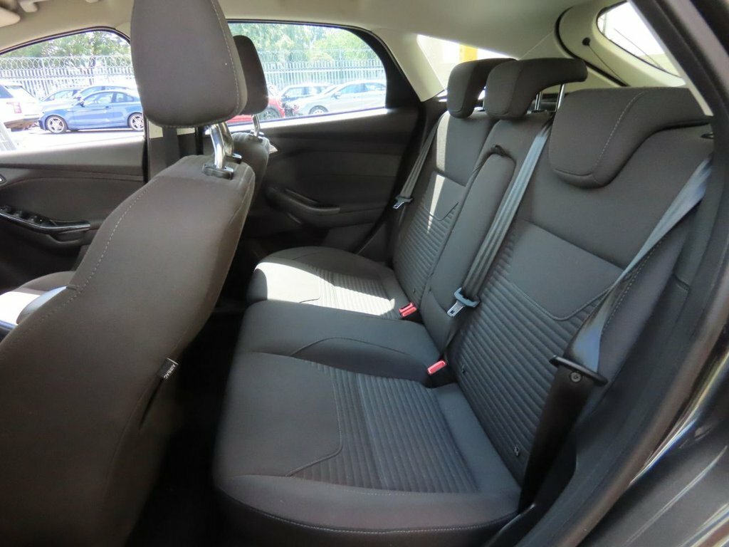Ford Focus 1L Titanium Grey #4