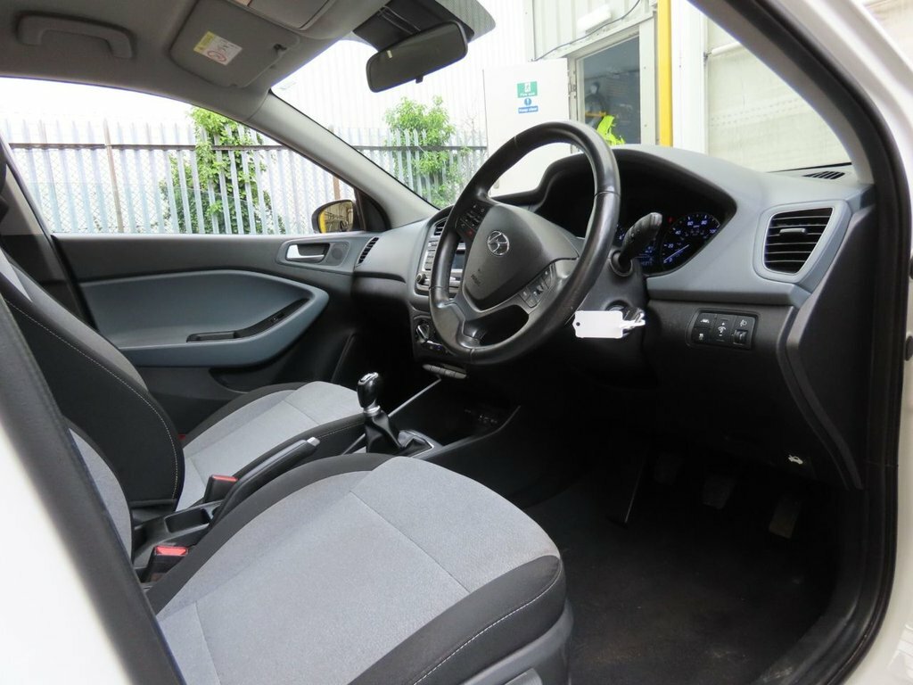 Hyundai I20 1L Se White #5