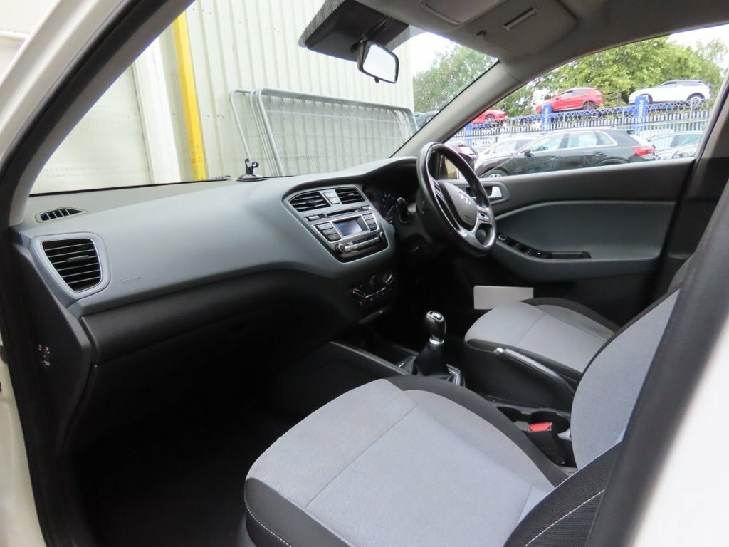 Hyundai I20 1L Se White #3