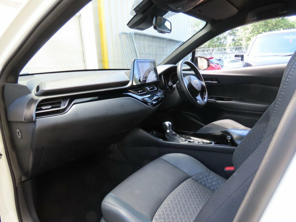 Toyota C-Hr 1.8L Design KW72HHP White #5