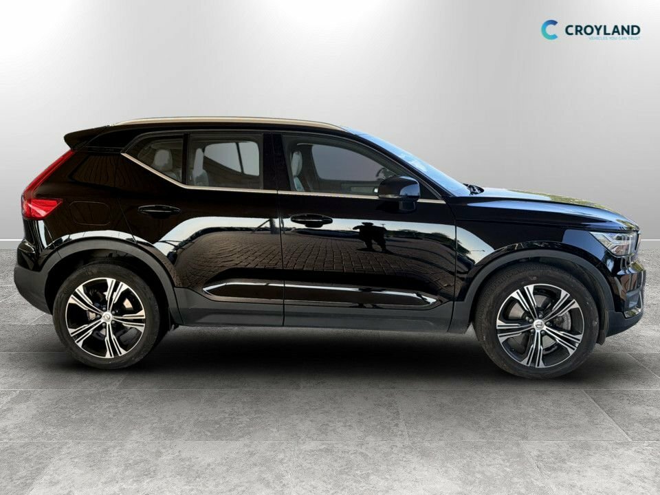 Volvo XC40 1.5L Ultimate Bright YP22MXK Black #2