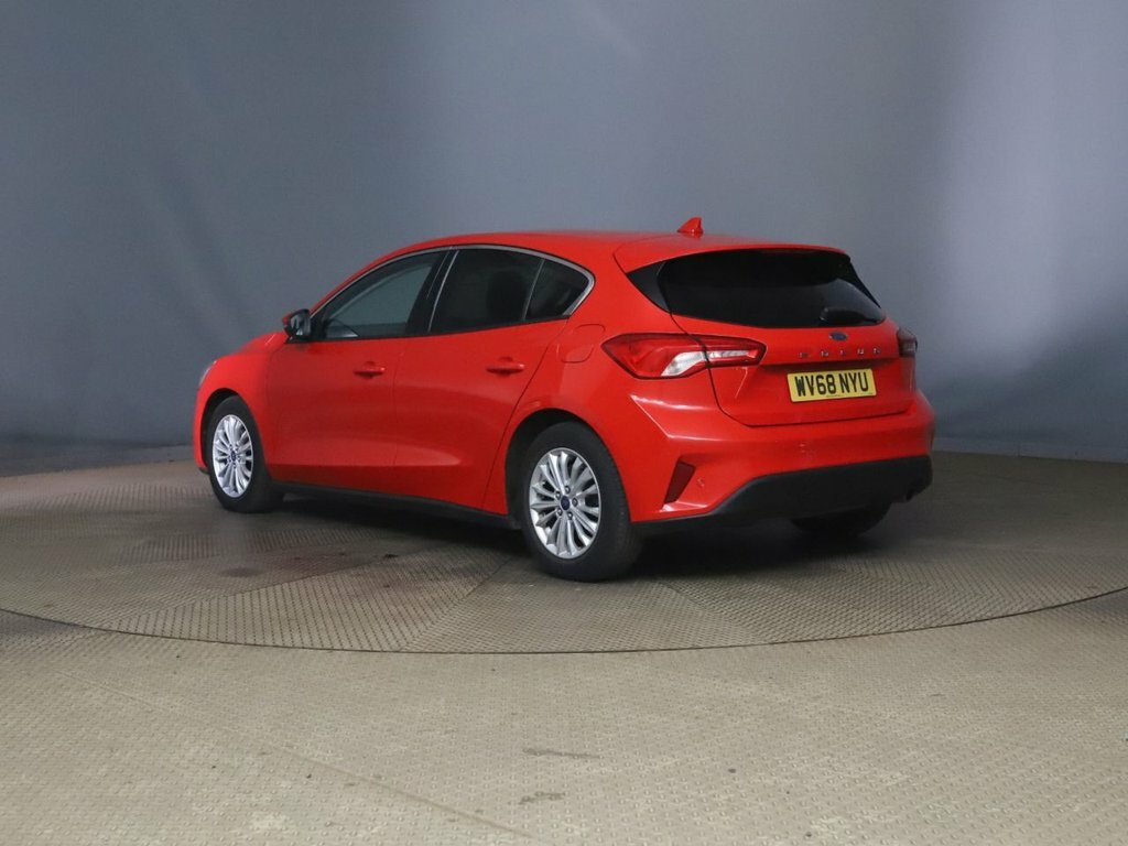 Ford Focus 1L Titanium WV68NYU Red #6