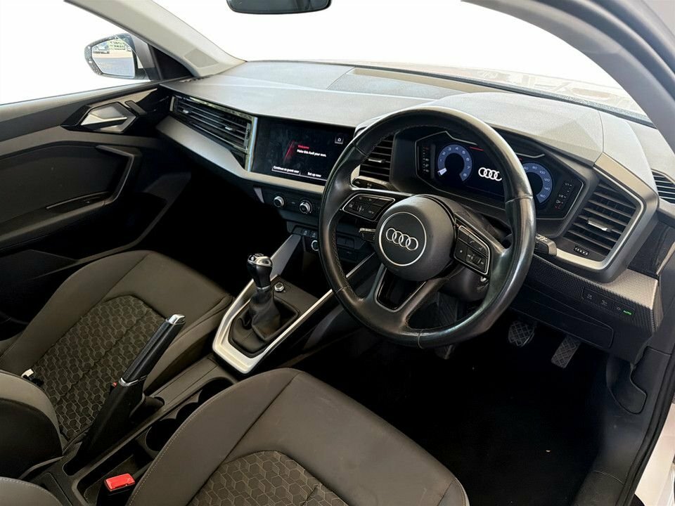 Audi A1 1L Sport EK21WCW White #5