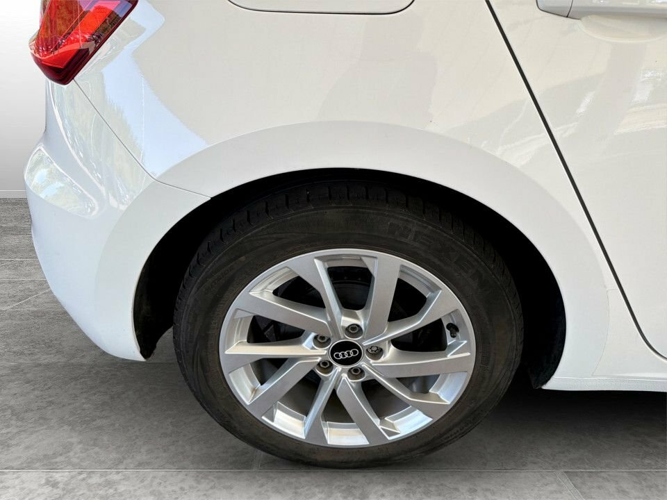 Audi A1 1L Sport EK21WCW White #4