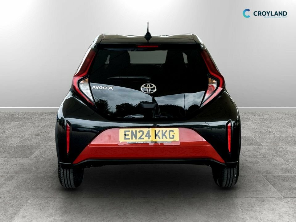 Toyota Aygo X 1L Edge Red #4