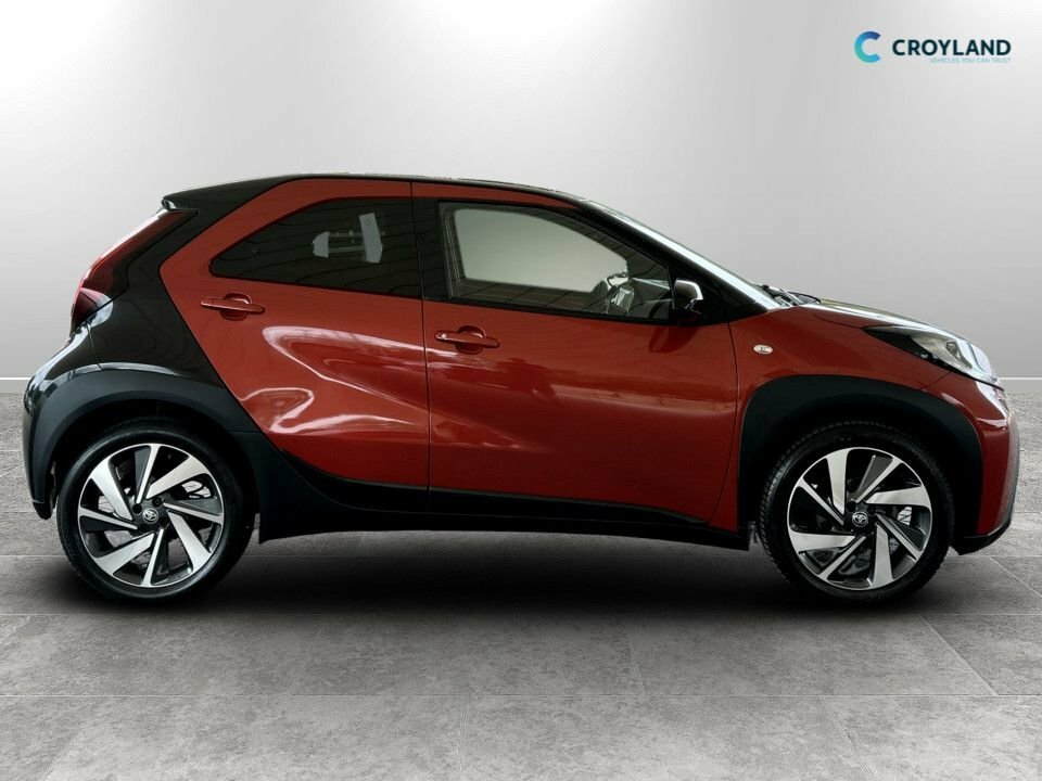 Toyota Aygo X 1L Edge Red #2