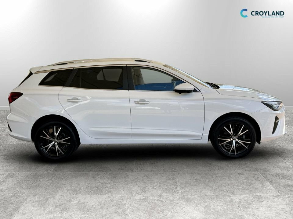 MG MG5 Estate White #2