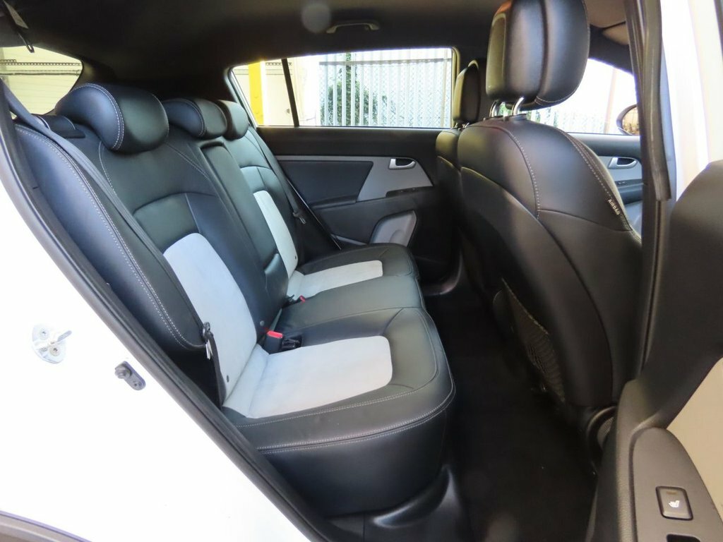 Kia Sportage 1.7 Crdi White Edition White #5