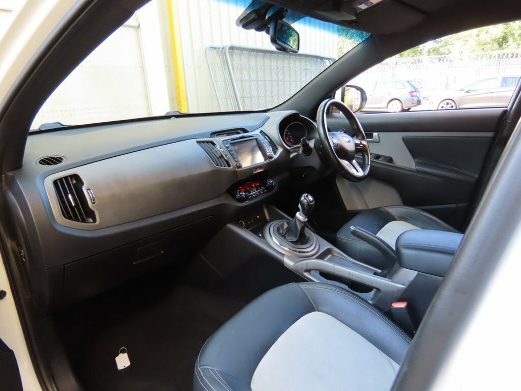 Kia Sportage 1.7 Crdi White Edition White #3