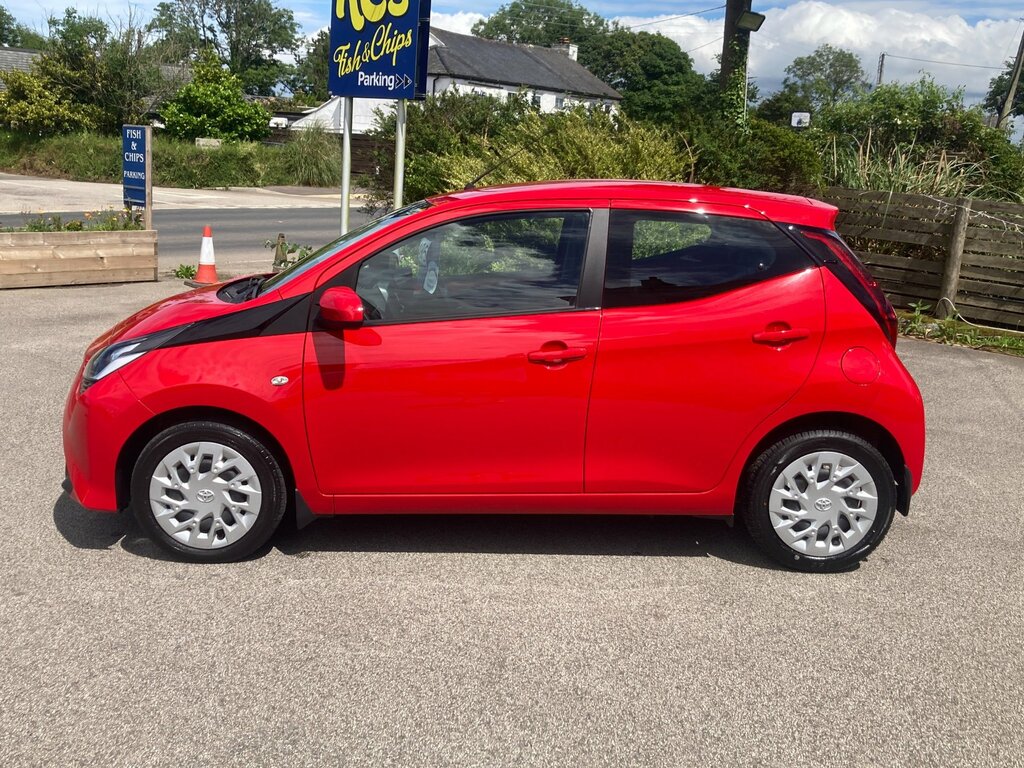 Toyota Aygo 1.0 Vvt-i X-play Hatchback Euro Red #2