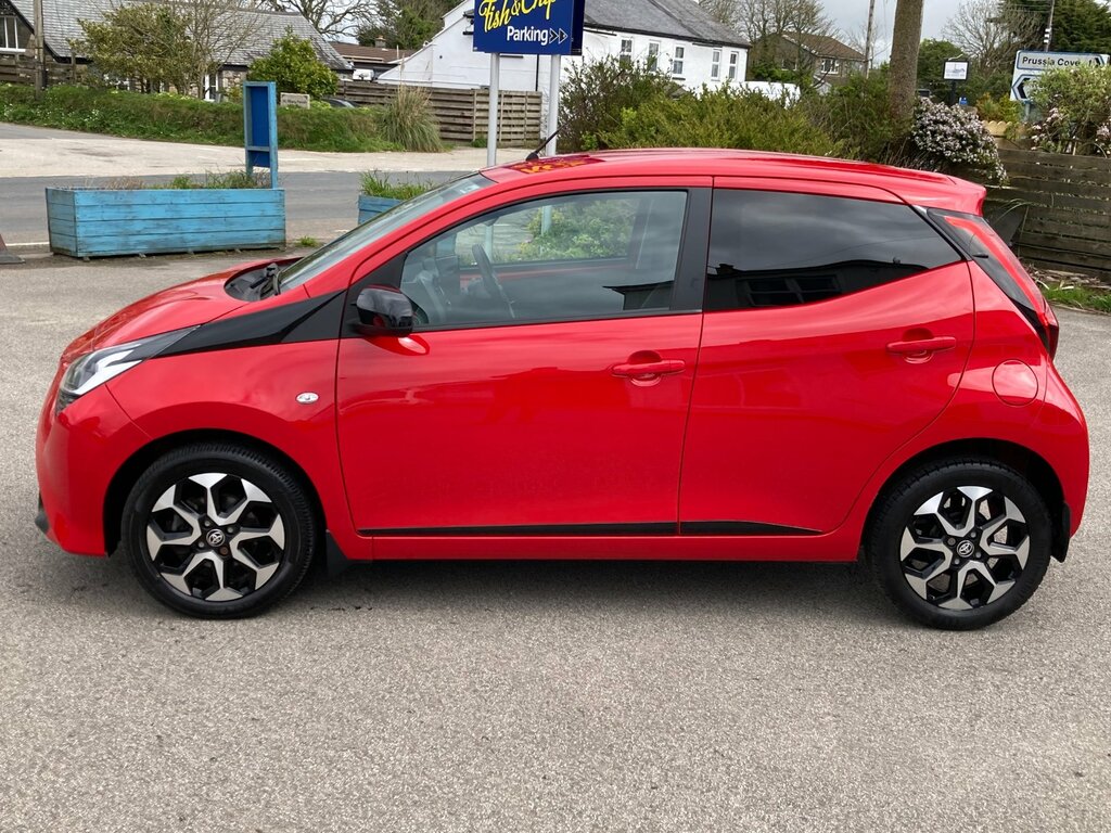 Toyota Aygo 1.0 Vvt-i X-trend Red #2