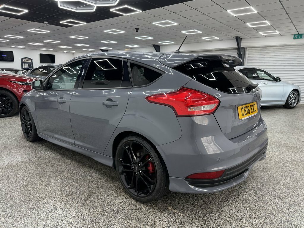 Ford Focus 2L St-3 Grey #5
