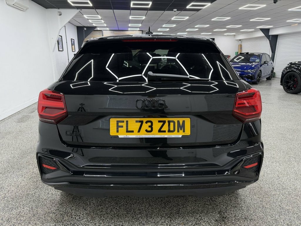 Audi Q2 1.5L Black Edition Black #4