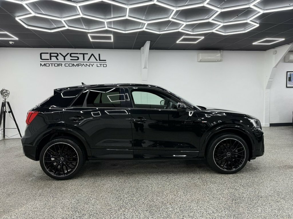 Audi Q2 1.5L Black Edition Black #2