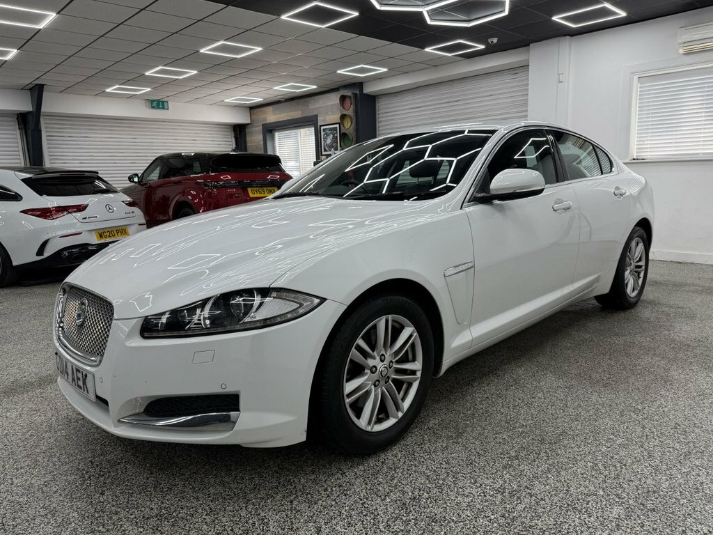 Jaguar XF Saloon White #5