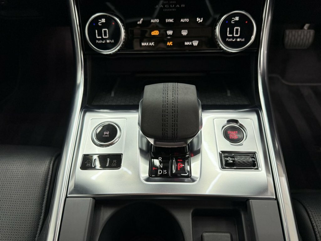 Jaguar XF 2.0 D200 Mhev R-dynamic Se Sportbrake A Red #23