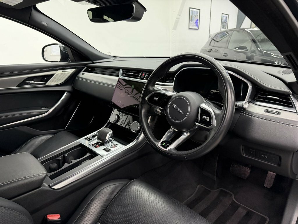Jaguar XF 2.0 D200 Mhev R-dynamic Se Sportbrake A Red #16