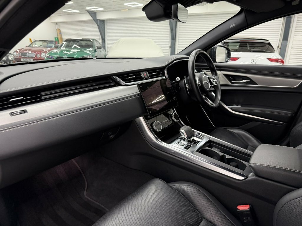 Jaguar XF 2.0 D200 Mhev R-dynamic Se Sportbrake A Red #20