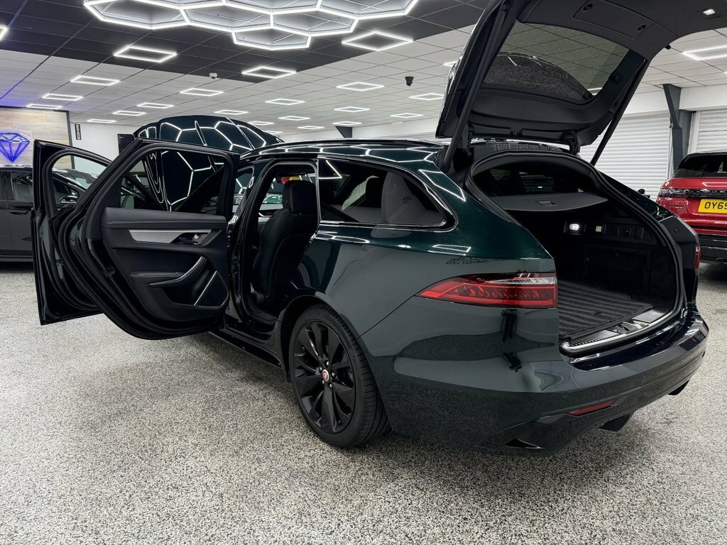 Jaguar XF 2.0 D200 Mhev R-dynamic Se Sportbrake A Red #12