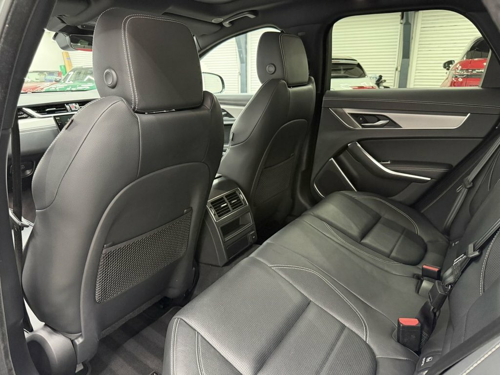 Jaguar XF 2.0 D200 Mhev R-dynamic Se Sportbrake A Red #19